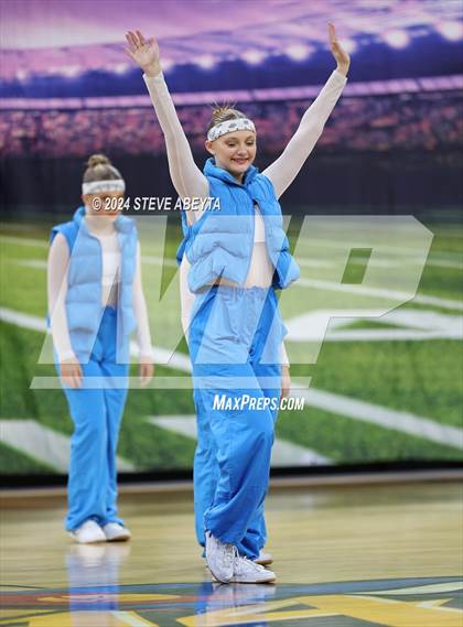 Thumbnail 2 in Fruita Monument (CHSAA 5A State Spirit Championships) photogallery.