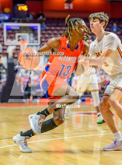 Thumbnail 1 in Bloomfield vs. Granby Memorial (CIAC Class IV Final) photogallery.