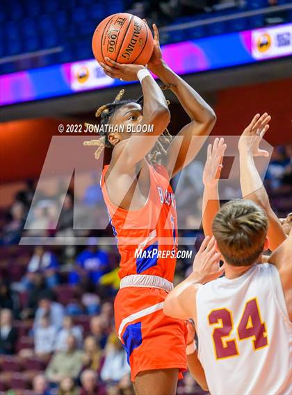 Thumbnail 2 in Bloomfield vs. Granby Memorial (CIAC Class IV Final) photogallery.