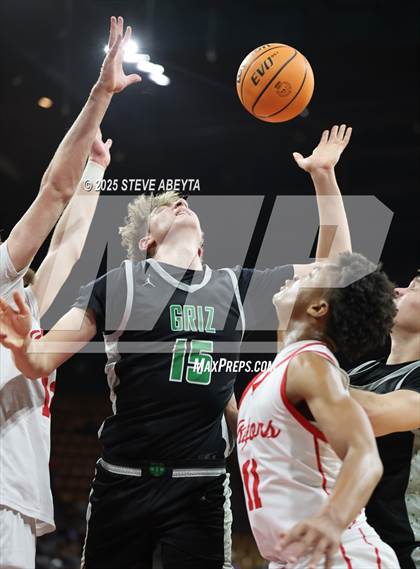 Thumbnail 2 in ThunderRidge vs. Eaglecrest (CHSAA 6A Great 8) photogallery.