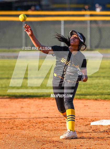 Thumbnail 3 in Notre Dame @ Hixson (Scrimmage) photogallery.