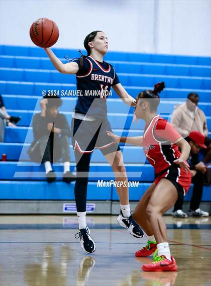 Thumbnail 2 in Brentwood School vs Westchester (Riptide GBB Showcase) photogallery.
