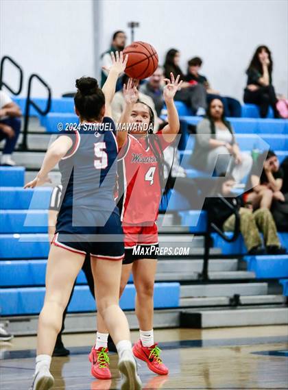 Thumbnail 2 in Brentwood School vs Westchester (Riptide GBB Showcase) photogallery.