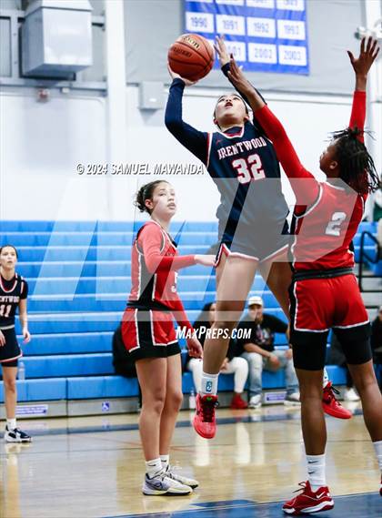 Thumbnail 3 in Brentwood School vs Westchester (Riptide GBB Showcase) photogallery.