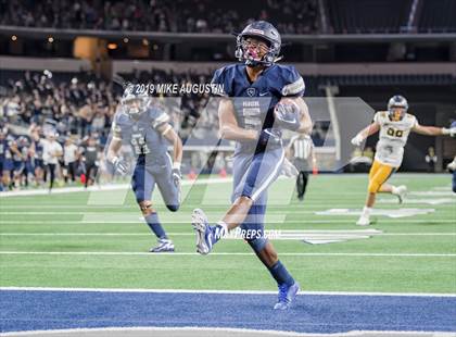 Thumbnail 2 in Highland Park vs. Lone Star (UIL 5A DI Reg Semi Playoff) photogallery.