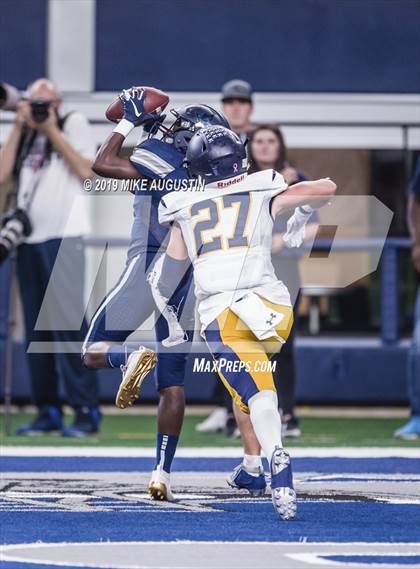 Thumbnail 1 in Highland Park vs. Lone Star (UIL 5A DI Reg Semi Playoff) photogallery.