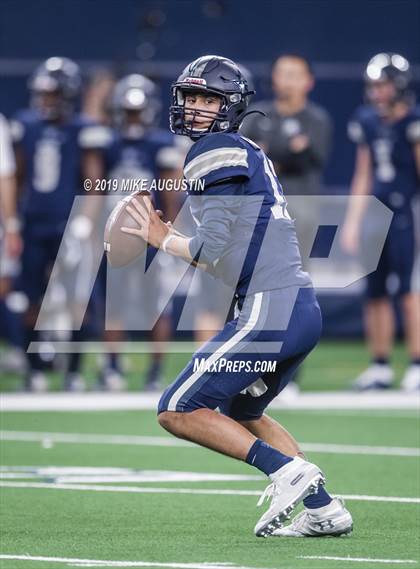 Thumbnail 1 in Highland Park vs. Lone Star (UIL 5A DI Reg Semi Playoff) photogallery.