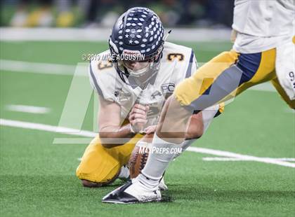 Thumbnail 2 in Highland Park vs. Lone Star (UIL 5A DI Reg Semi Playoff) photogallery.