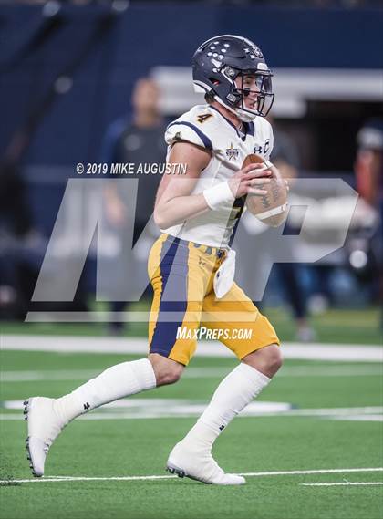 Thumbnail 1 in Highland Park vs. Lone Star (UIL 5A DI Reg Semi Playoff) photogallery.