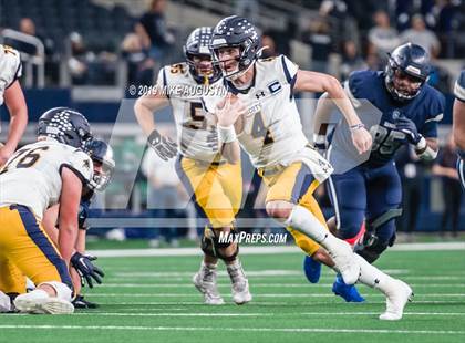 Thumbnail 1 in Highland Park vs. Lone Star (UIL 5A DI Reg Semi Playoff) photogallery.