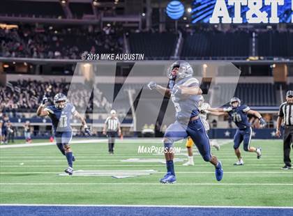 Thumbnail 3 in Highland Park vs. Lone Star (UIL 5A DI Reg Semi Playoff) photogallery.