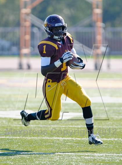 Thumbnail 3 in Evanston v Loyola Academy (IHSA Class 8A Playoffs) photogallery.