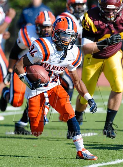Thumbnail 1 in Evanston v Loyola Academy (IHSA Class 8A Playoffs) photogallery.