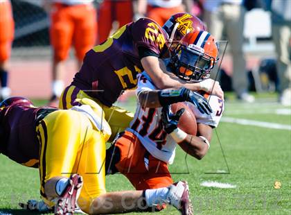 Thumbnail 1 in Evanston v Loyola Academy (IHSA Class 8A Playoffs) photogallery.