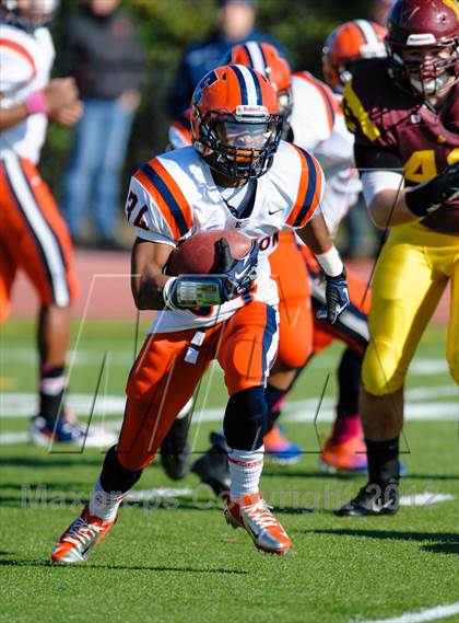 Thumbnail 3 in Evanston v Loyola Academy (IHSA Class 8A Playoffs) photogallery.
