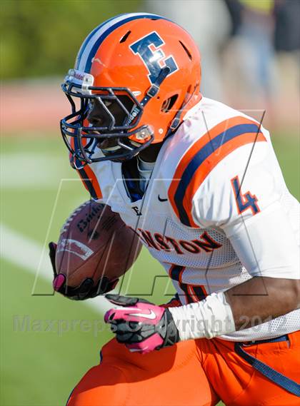 Thumbnail 1 in Evanston v Loyola Academy (IHSA Class 8A Playoffs) photogallery.