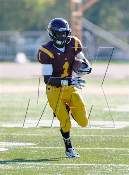 Thumbnail 2 in Evanston v Loyola Academy (IHSA Class 8A Playoffs) photogallery.