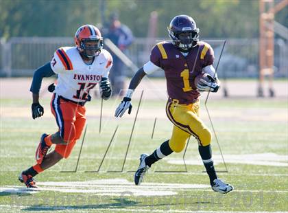 Thumbnail 1 in Evanston v Loyola Academy (IHSA Class 8A Playoffs) photogallery.