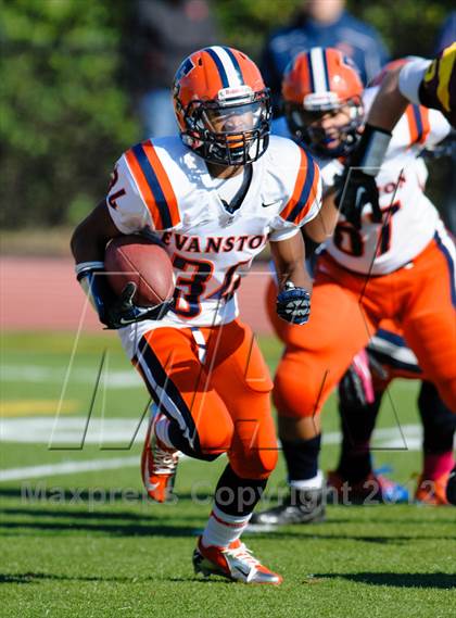 Thumbnail 1 in Evanston v Loyola Academy (IHSA Class 8A Playoffs) photogallery.