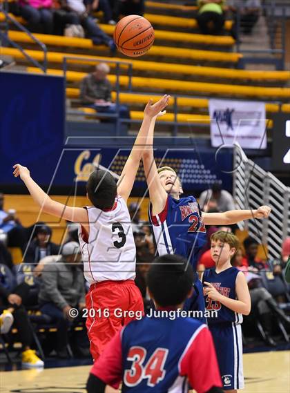 Thumbnail 3 in El Cerrito vs. Albany Academy for Boys (MaxPreps MLK Classic) photogallery.