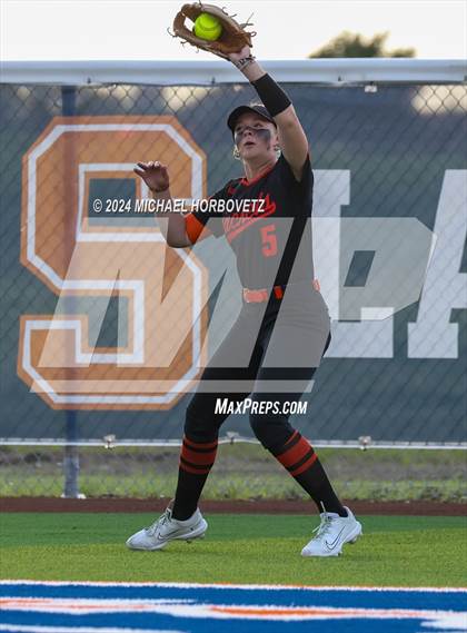Thumbnail 3 in Sachse vs. Rockwall (UIL 6A Softball Bi-District) photogallery.