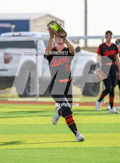 Thumbnail 2 in Sachse vs. Rockwall (UIL 6A Softball Bi-District) photogallery.