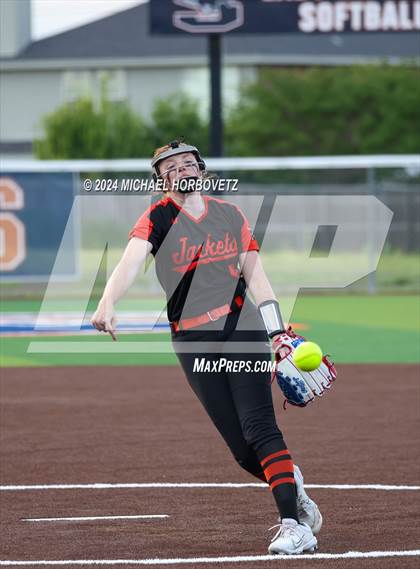 Thumbnail 1 in Sachse vs. Rockwall (UIL 6A Softball Bi-District) photogallery.