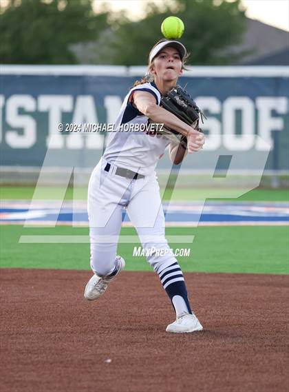 Thumbnail 2 in Sachse vs. Rockwall (UIL 6A Softball Bi-District) photogallery.
