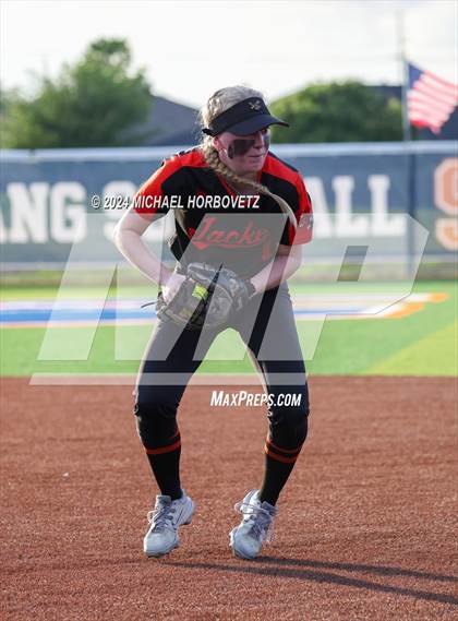 Thumbnail 3 in Sachse vs. Rockwall (UIL 6A Softball Bi-District) photogallery.