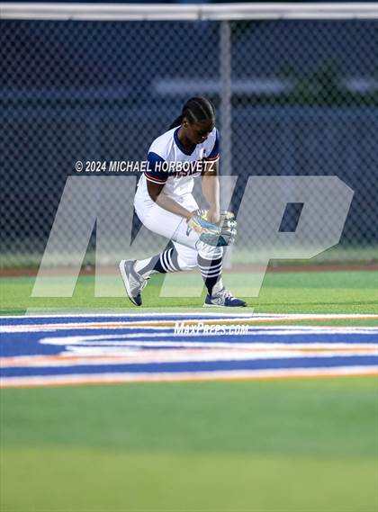 Thumbnail 3 in Sachse vs. Rockwall (UIL 6A Softball Bi-District) photogallery.