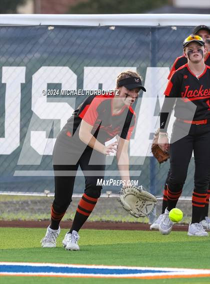 Thumbnail 2 in Sachse vs. Rockwall (UIL 6A Softball Bi-District) photogallery.