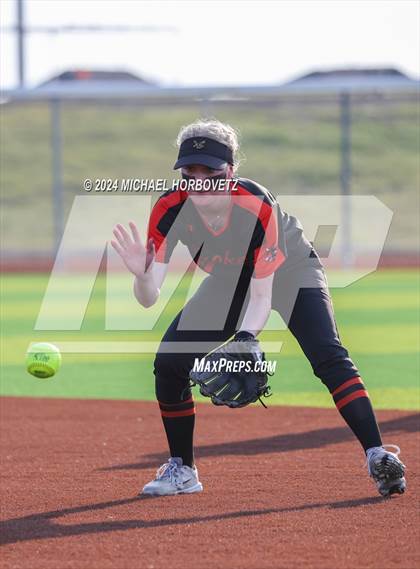Thumbnail 2 in Sachse vs. Rockwall (UIL 6A Softball Bi-District) photogallery.