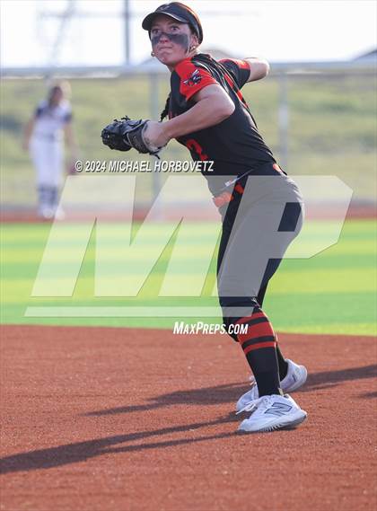 Thumbnail 2 in Sachse vs. Rockwall (UIL 6A Softball Bi-District) photogallery.
