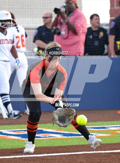 Thumbnail 1 in Sachse vs. Rockwall (UIL 6A Softball Bi-District) photogallery.