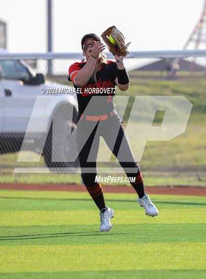 Thumbnail 3 in Sachse vs. Rockwall (UIL 6A Softball Bi-District) photogallery.