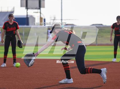 Thumbnail 3 in Sachse vs. Rockwall (UIL 6A Softball Bi-District) photogallery.