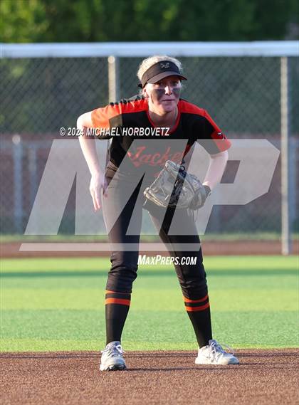Thumbnail 2 in Sachse vs. Rockwall (UIL 6A Softball Bi-District) photogallery.