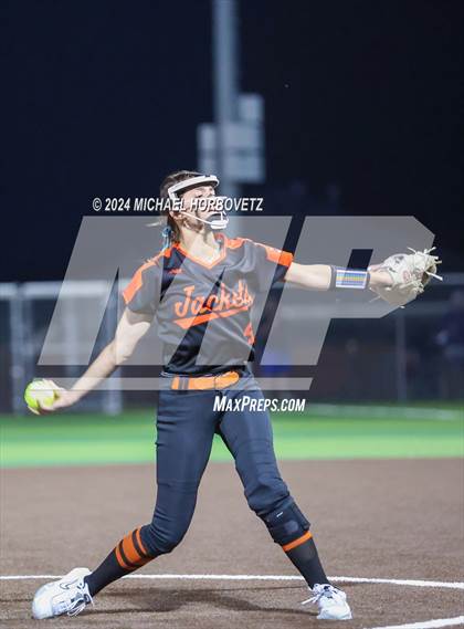 Thumbnail 2 in Sachse vs. Rockwall (UIL 6A Softball Bi-District) photogallery.