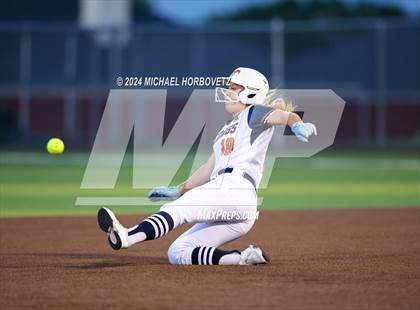 Thumbnail 1 in Sachse vs. Rockwall (UIL 6A Softball Bi-District) photogallery.