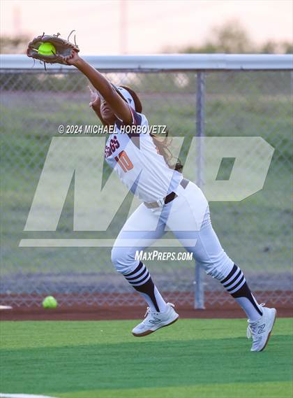 Thumbnail 3 in Sachse vs. Rockwall (UIL 6A Softball Bi-District) photogallery.