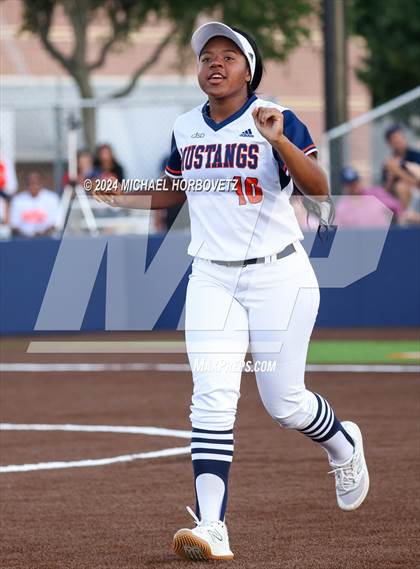 Thumbnail 1 in Sachse vs. Rockwall (UIL 6A Softball Bi-District) photogallery.