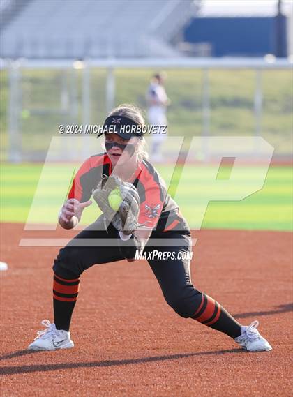 Thumbnail 1 in Sachse vs. Rockwall (UIL 6A Softball Bi-District) photogallery.