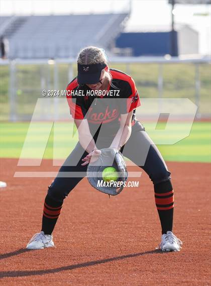 Thumbnail 3 in Sachse vs. Rockwall (UIL 6A Softball Bi-District) photogallery.