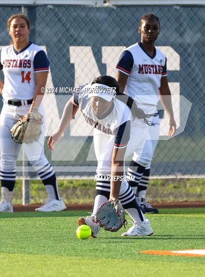 Thumbnail 2 in Sachse vs. Rockwall (UIL 6A Softball Bi-District) photogallery.