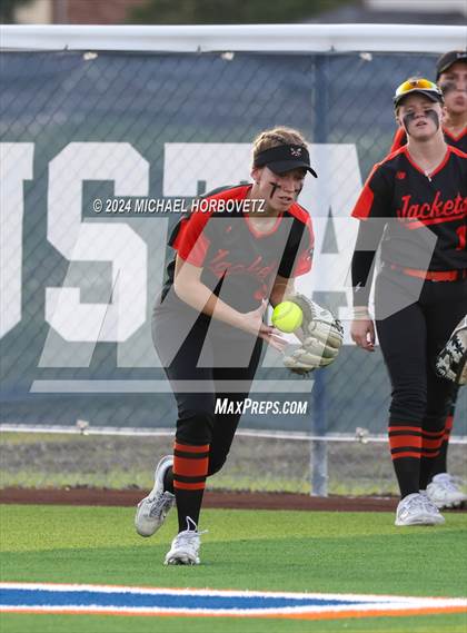 Thumbnail 3 in Sachse vs. Rockwall (UIL 6A Softball Bi-District) photogallery.