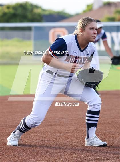 Thumbnail 3 in Sachse vs. Rockwall (UIL 6A Softball Bi-District) photogallery.