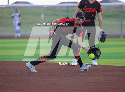 Thumbnail 3 in Sachse vs. Rockwall (UIL 6A Softball Bi-District) photogallery.