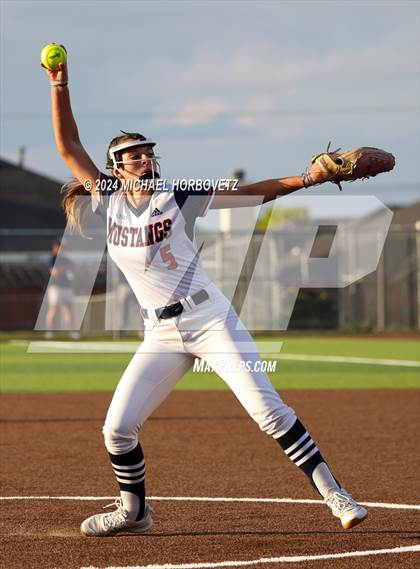 Thumbnail 3 in Sachse vs. Rockwall (UIL 6A Softball Bi-District) photogallery.