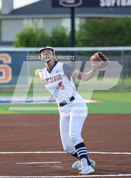 Thumbnail 2 in Sachse vs. Rockwall (UIL 6A Softball Bi-District) photogallery.