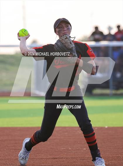 Thumbnail 3 in Sachse vs. Rockwall (UIL 6A Softball Bi-District) photogallery.